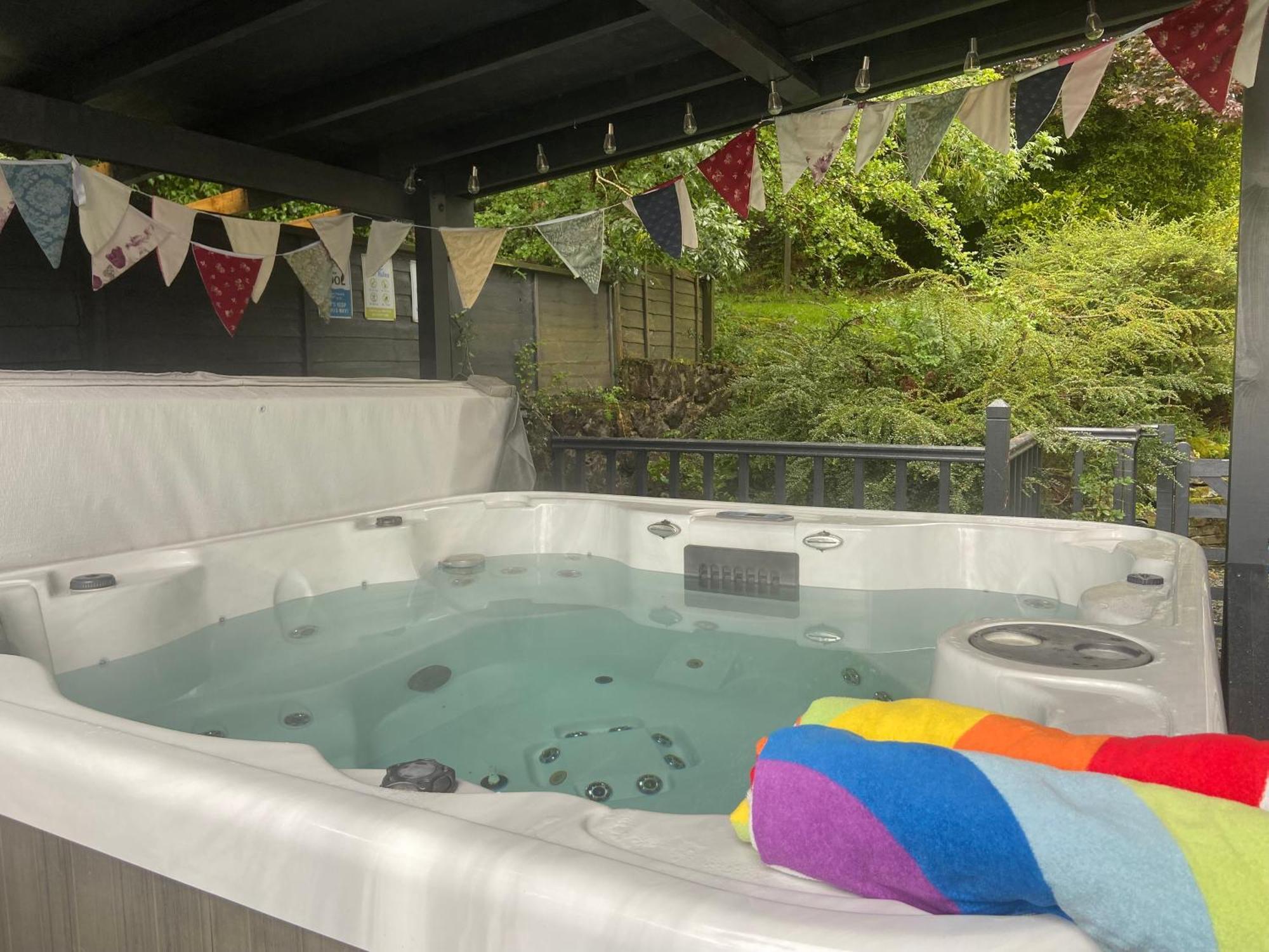 Villa Carreg Y Garth Isaf - Hot Tub Nr Zip World à Bangor  Extérieur photo